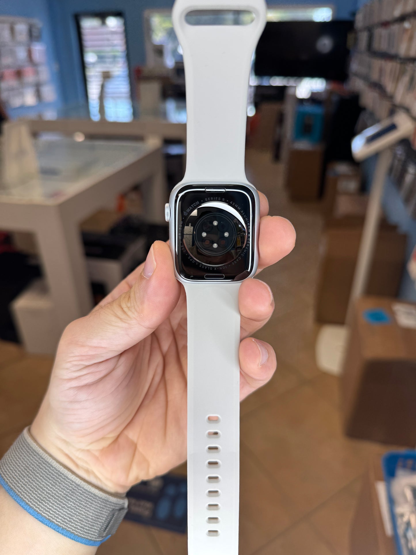 Apple Watch (Series 9) 45mm Silver (LTE) W Apple Care Till May 2025