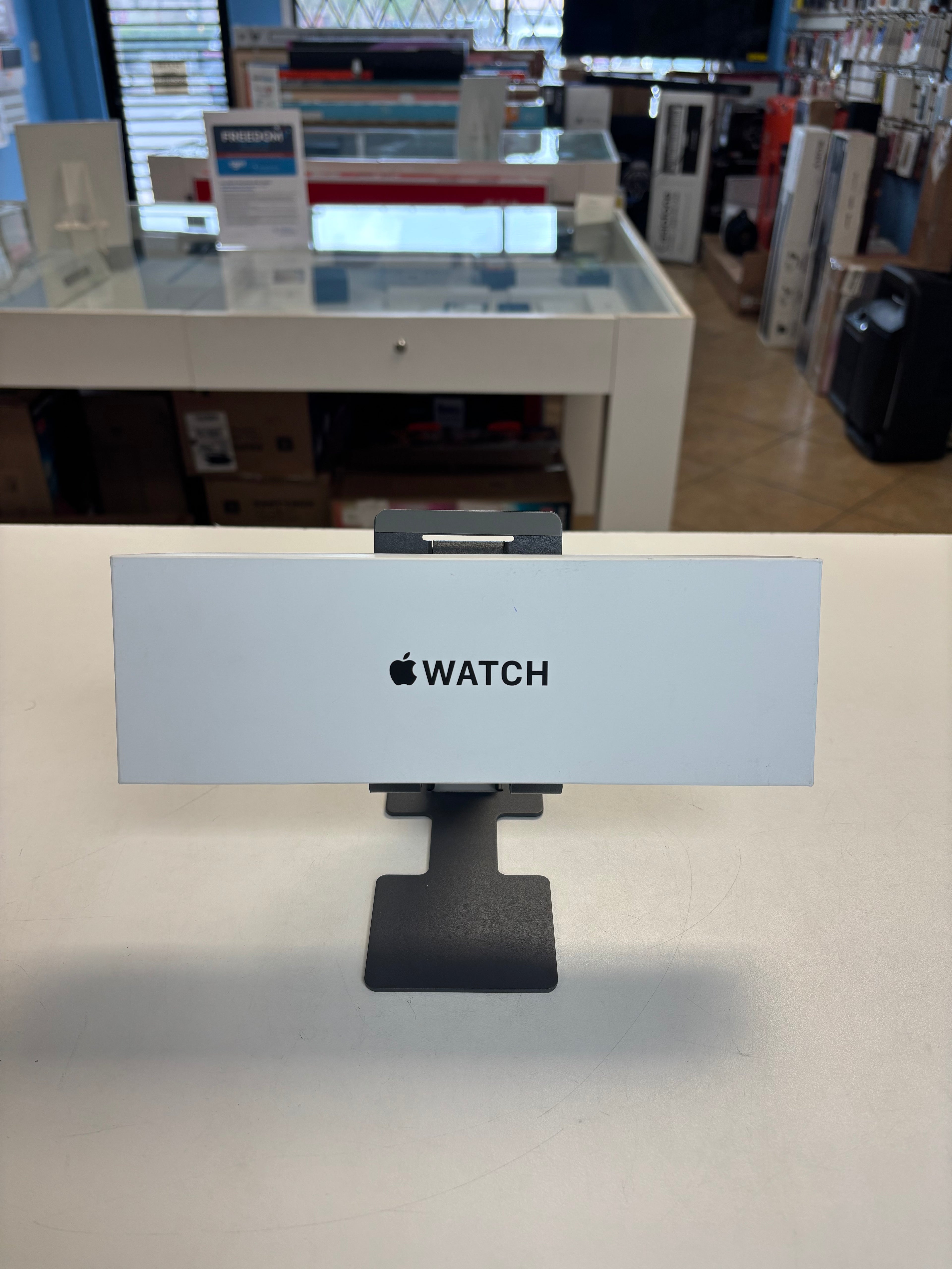 Apple Watch SE Gen 2 Starlight New Sealed 40mm