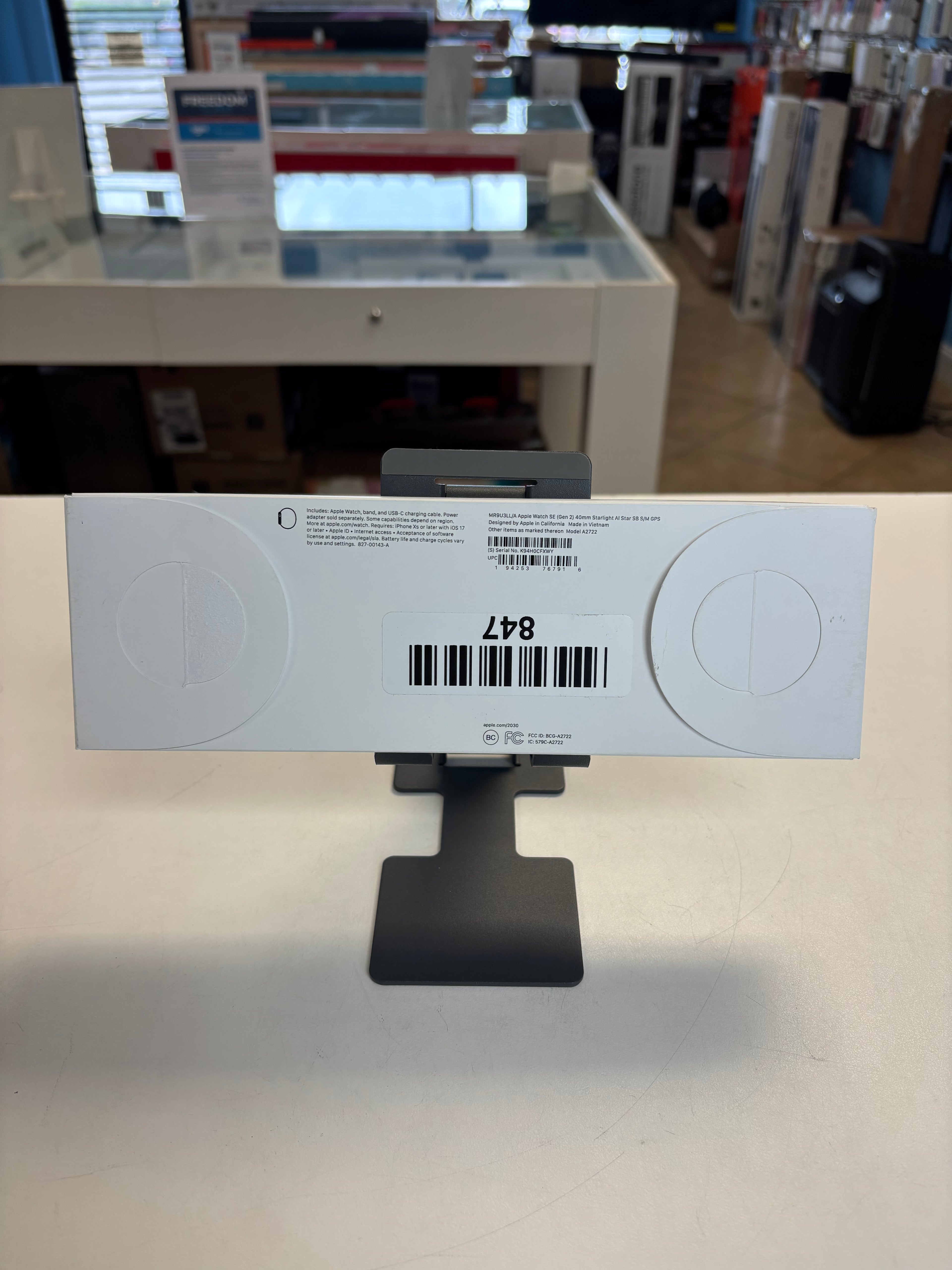 Apple Watch SE Gen 2 Starlight New Sealed 40mm
