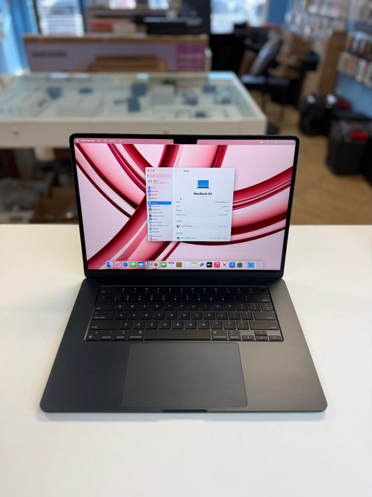 Macbook Air 15" M3 (2024) 8GB  256GB  Black -Battery Only 12 Cycles!!