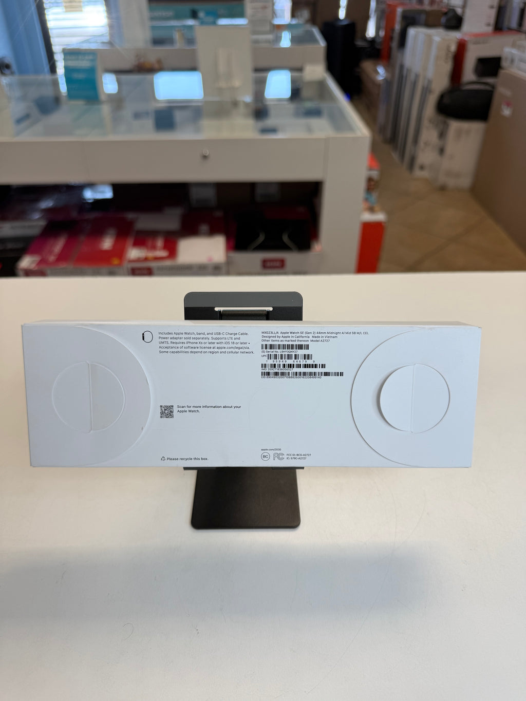 Apple Watch SE 44mm GPS & LTE Unlock New with Apple care till Nov 2025