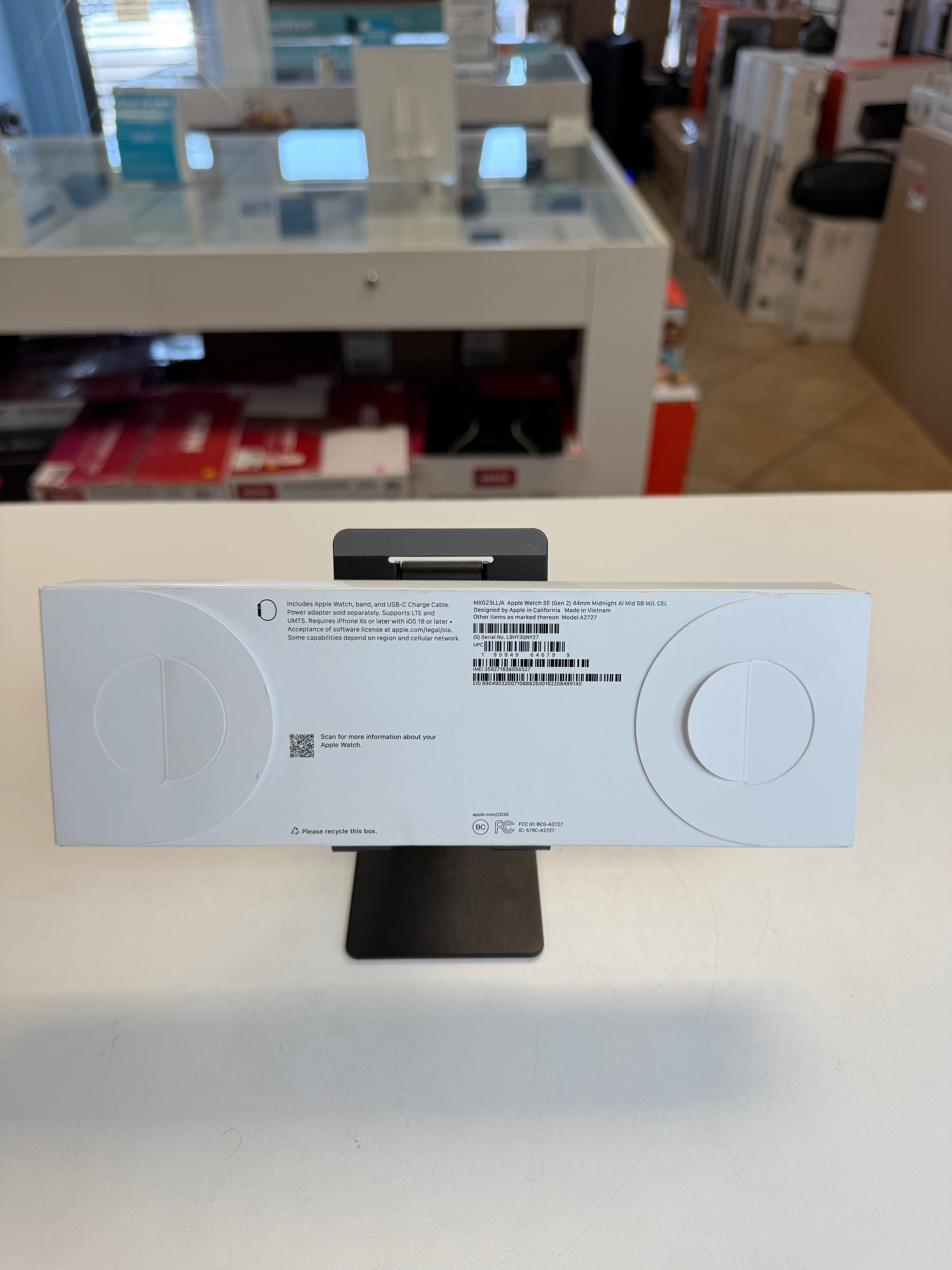 Apple Watch SE 44mm GPS & LTE Unlock New with Apple care till Nov 2025