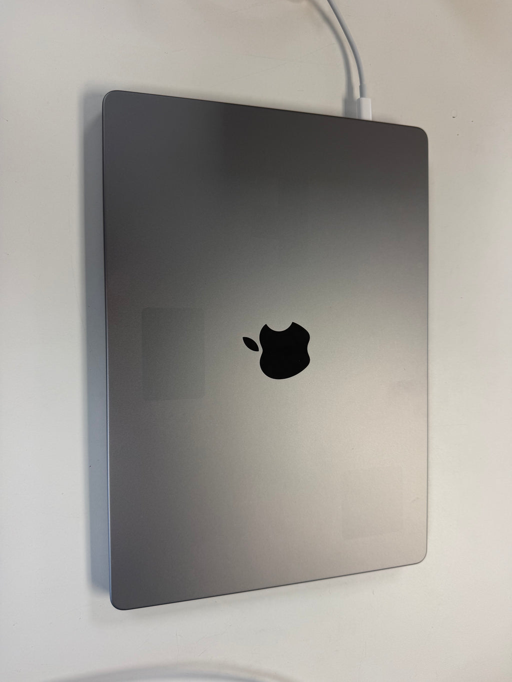 MacBook Pro 14inch M1 Pro 16Gb Ram 1TB ssd Battery cycle 21