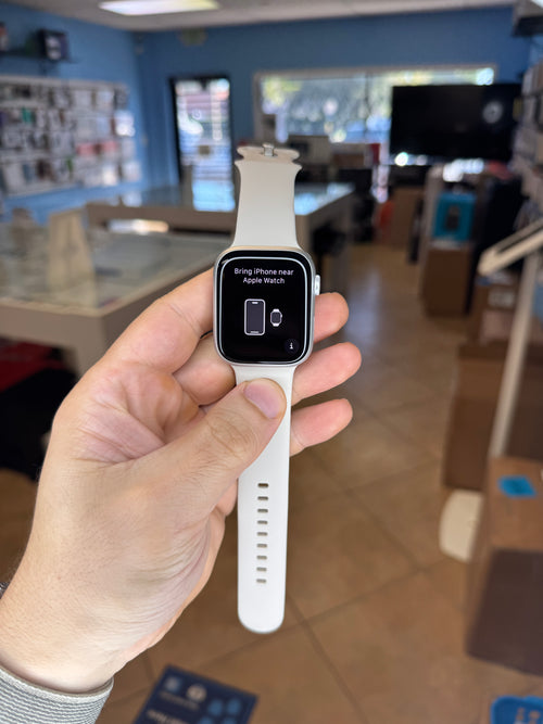 Apple Watch (Series 9) 45mm Silver (LTE) W Apple Care Till May 2025