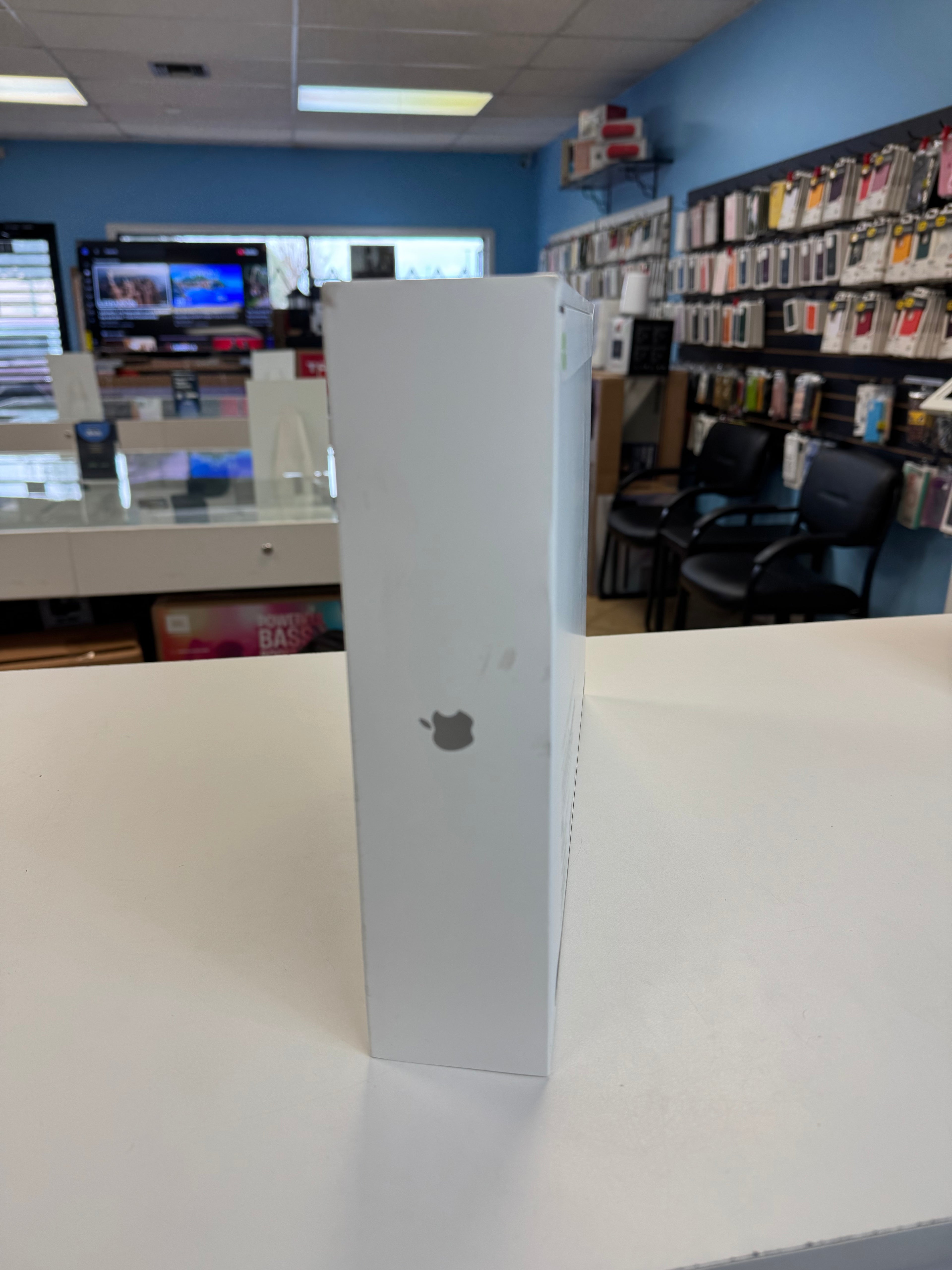 MacBook Pro 14inch M5-24GB Ram-1TB New with full year Apple warranty