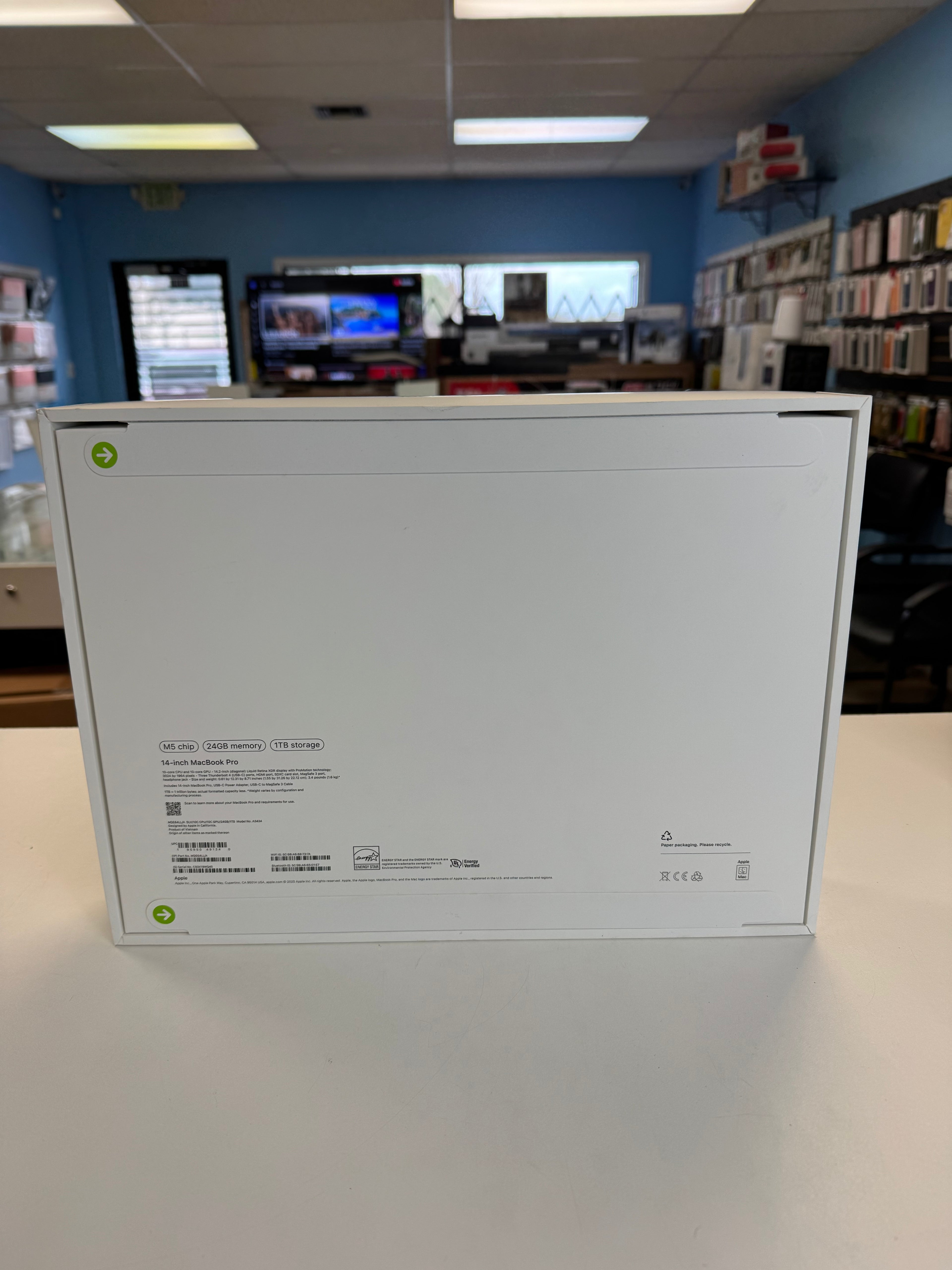 MacBook Pro 14inch M5-24GB Ram-1TB New with full year Apple warranty