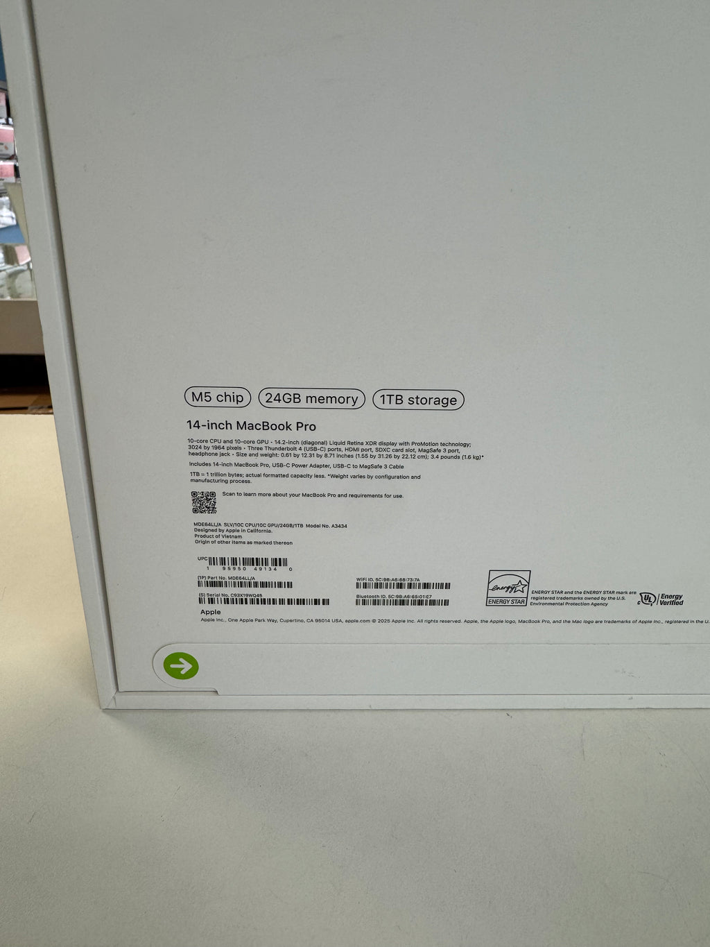 MacBook Pro 14inch M5-24GB Ram-1TB New with full year Apple warranty