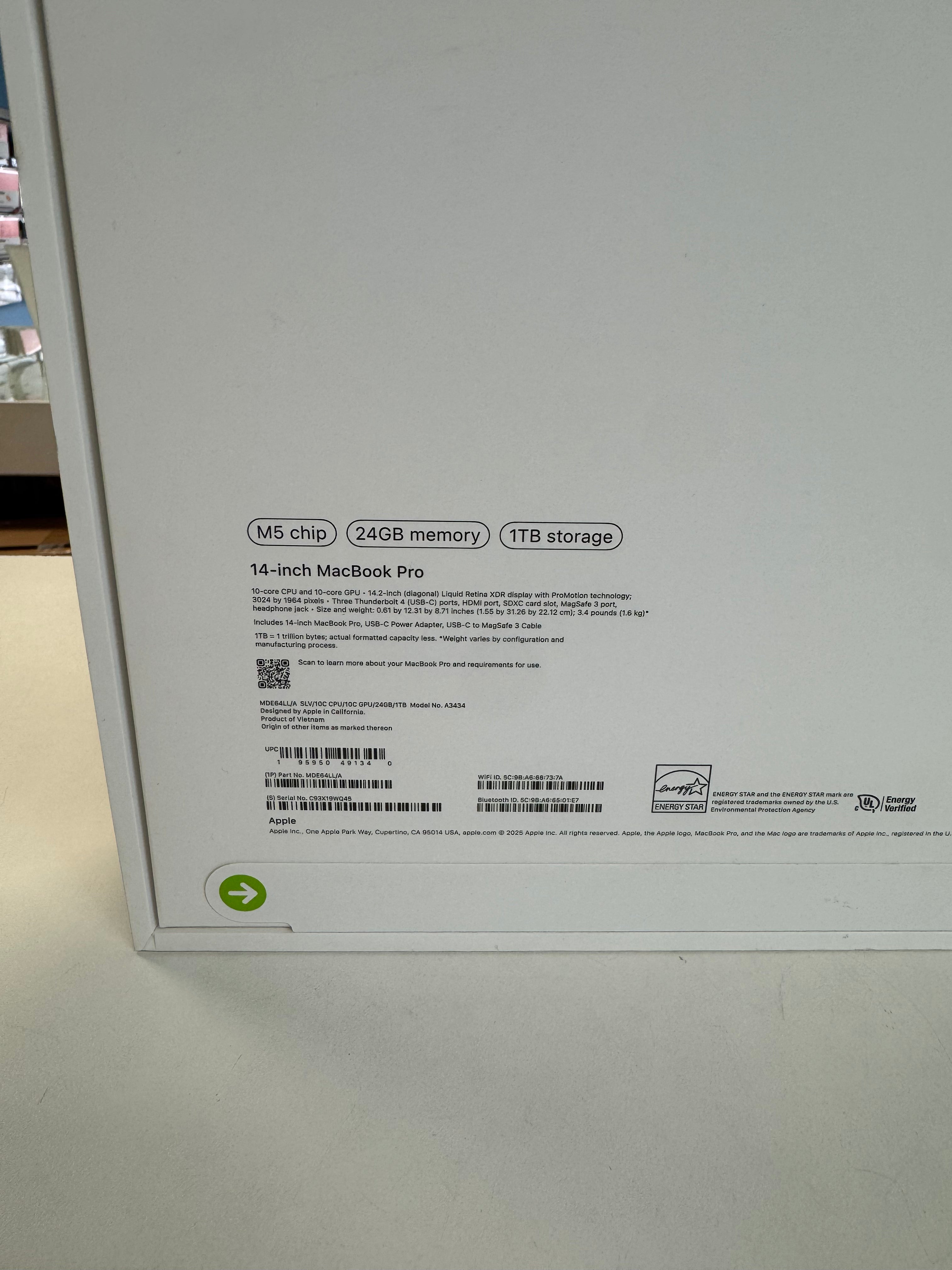 MacBook Pro 14inch M5-24GB Ram-1TB New with full year Apple warranty