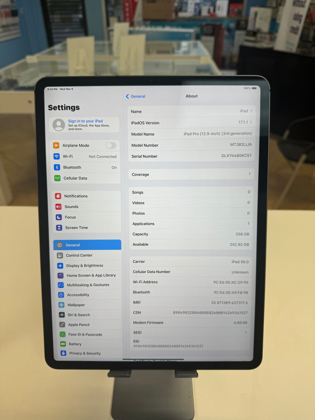 iPad Pro 12.9inch 256GB Third generation LTE Unlocked with Free Pen Gift