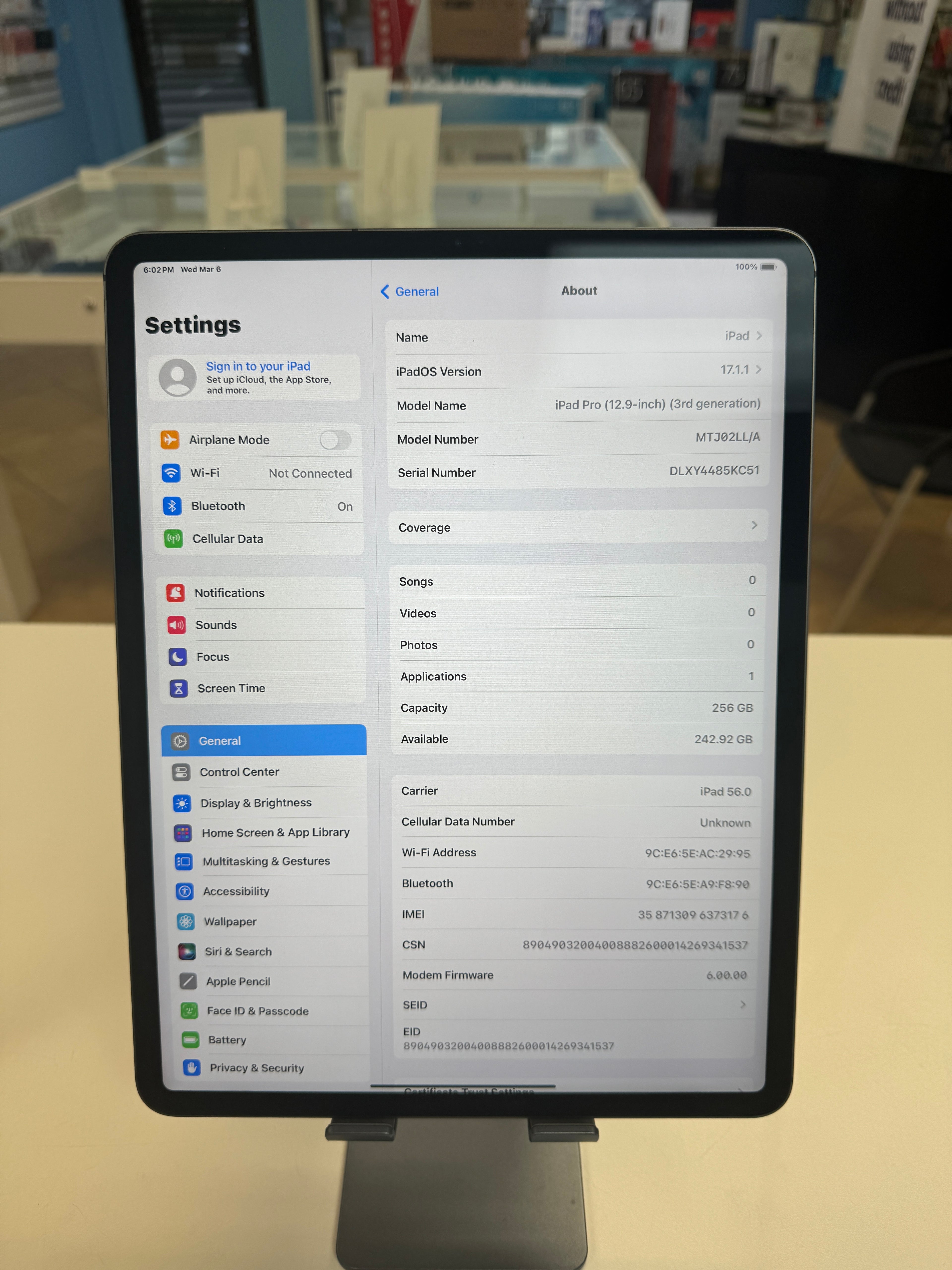 iPad Pro 12.9inch 256GB Third generation LTE Unlocked with Free Pen Gift