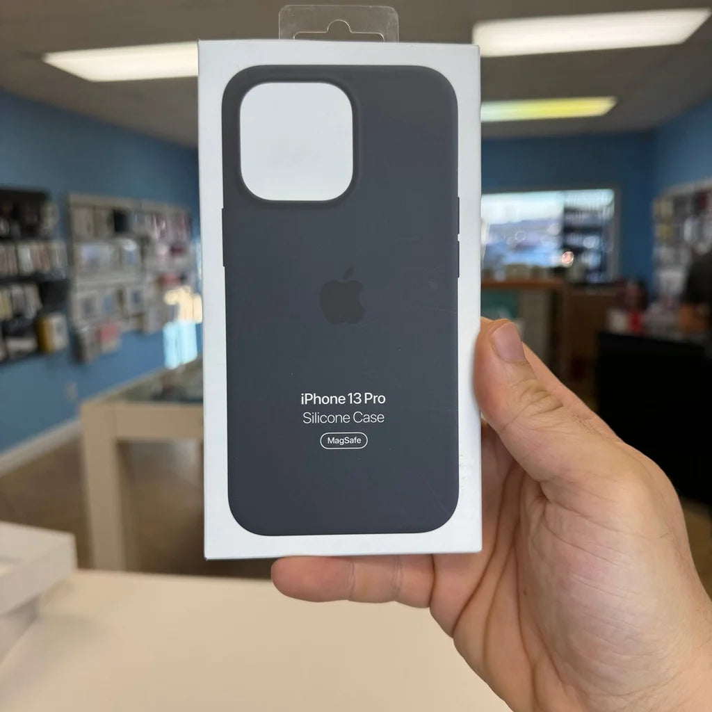 iPhone 13 Pro Original Apple MagSafe Silicone Case Midnight