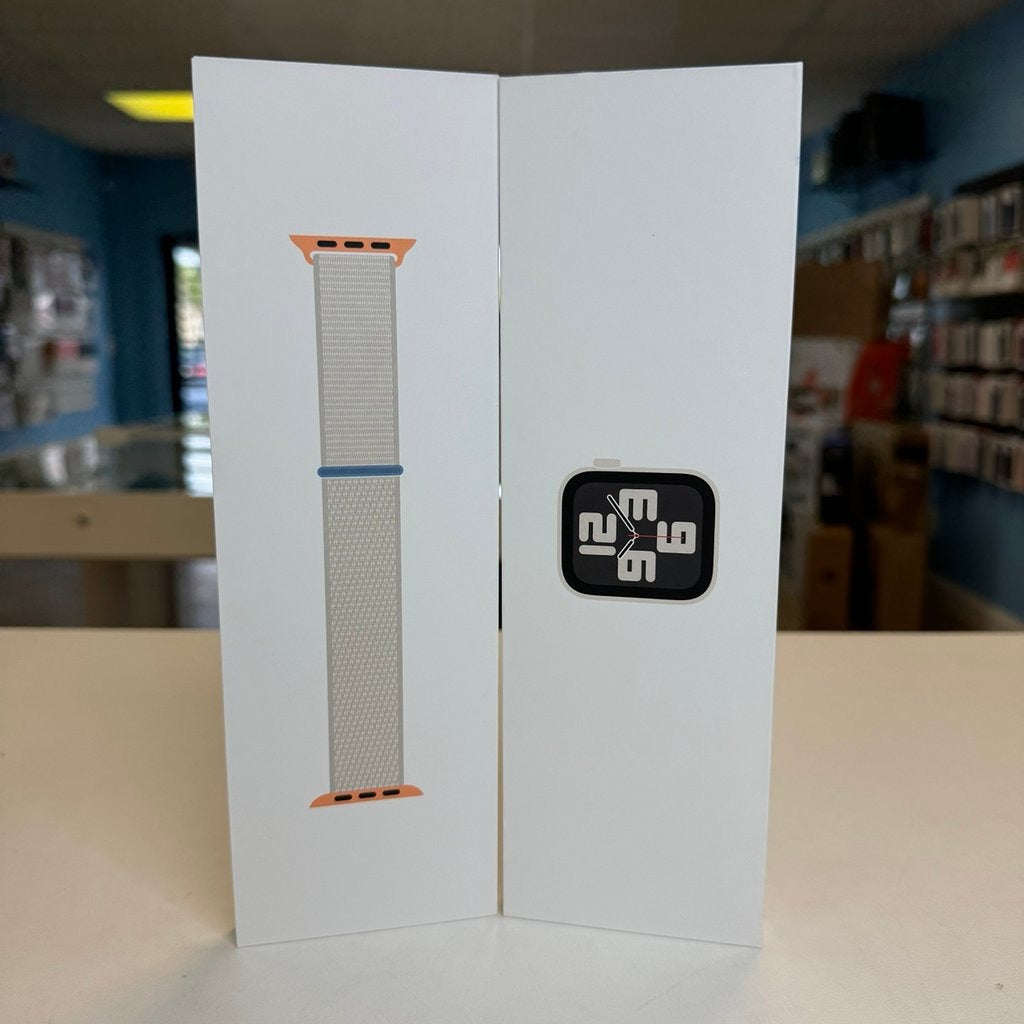 Apple Watch SE (Gen 2) 40mm Starlight New with Apple care till Dec
