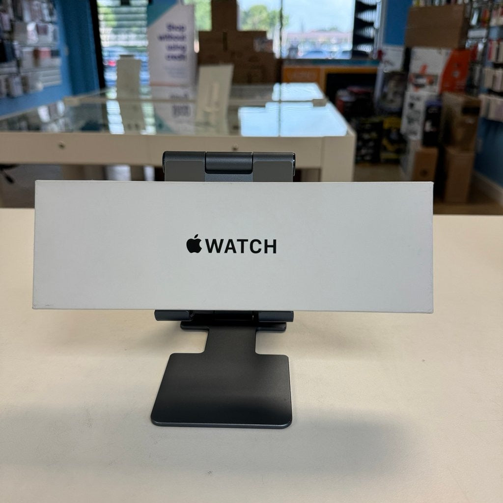 Apple Watch SE (Gen 2) 40mm Starlight New with Apple care till Dec